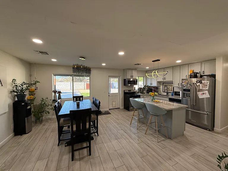 1220 W Missouri Ave — Photo 5