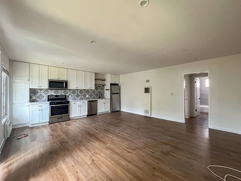 3814 S Bronson Ave — Photo 7