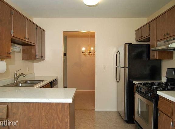 3rd image of 1418 Seven Pines Rd APT D1