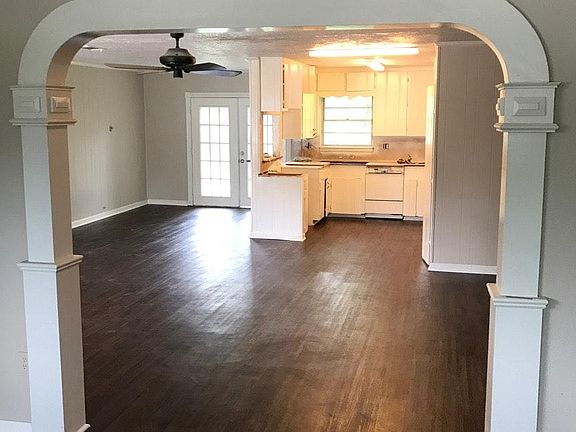 View of the dining and kitchen areas before the new tile flooring and the January 2023 repainting. New pictures coming soon. Or, better yet, come see it!!
