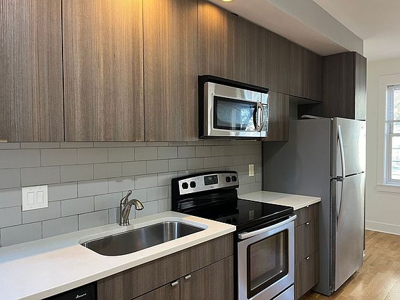 4th image of 1124 Broadway St APT 1