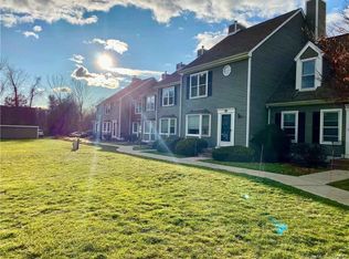 210 Georgetown Dr, Glastonbury, CT 06033