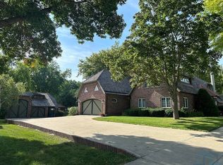 417 6th Ave, Sheldon, IA 51201