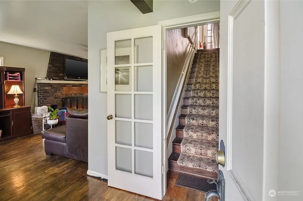 7 bed, 3078 sqft, $650 — Photo 1