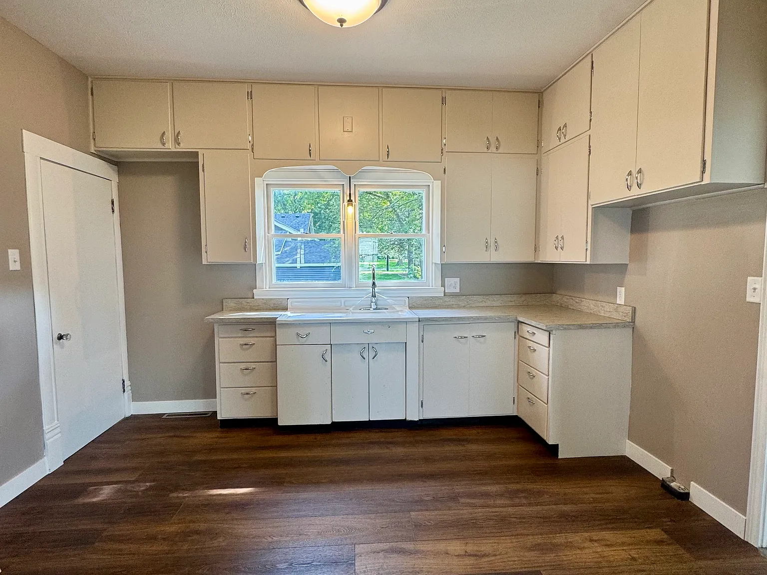 3 bed, 1148 sqft, $1,350 — Photo 2