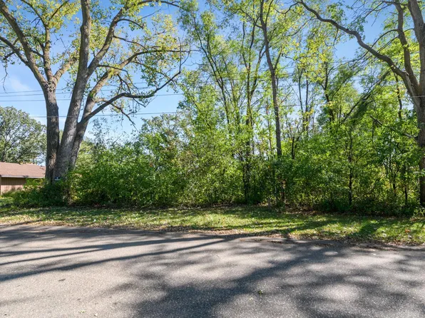 308 Lakeview Dr, Hudson, WI 54016