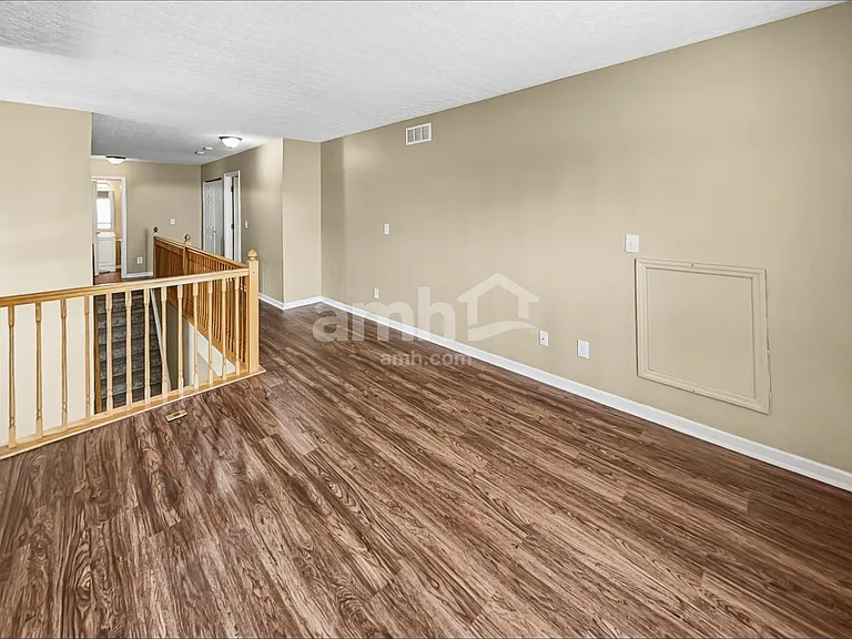 665 Norfolk Sq N — Photo 12