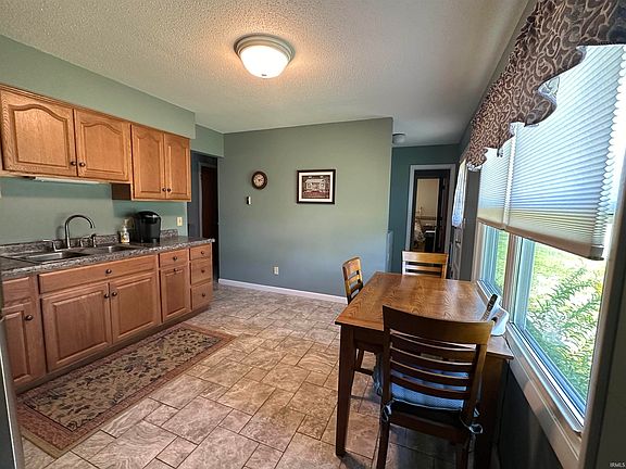 4th image of 811 Glenwood Pl