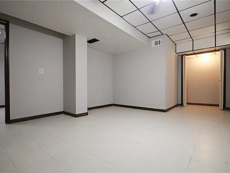 3310 Chastain Xing — Photo 31