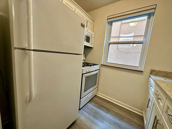 2nd image of 5927 Walnut St #487