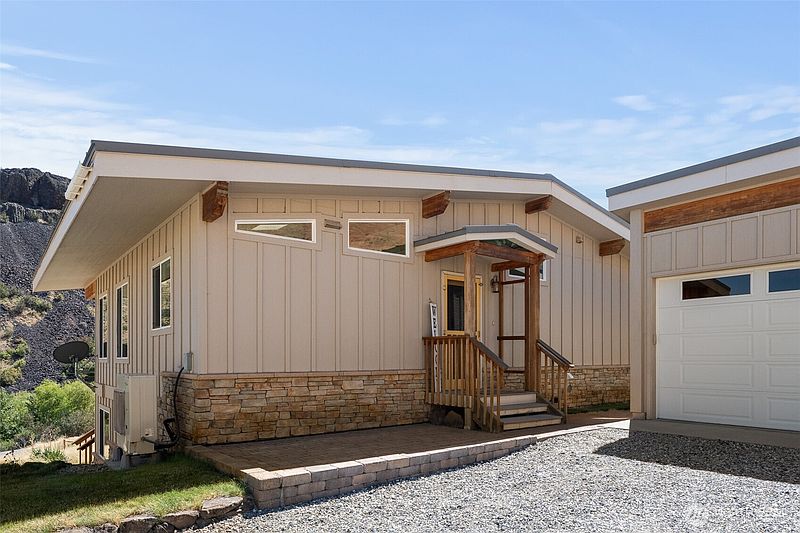 2nd image of 7400 Colockum Road