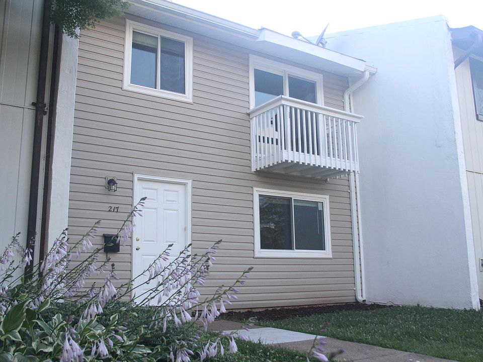 1st image of 217 Greenfield Ct