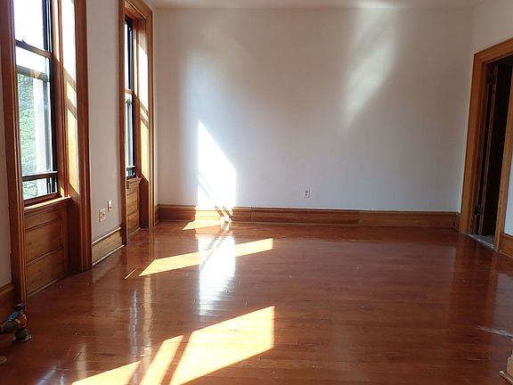 3rd image of 206 Jefferson Ave #3