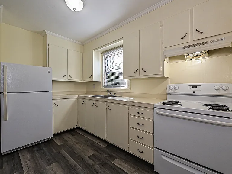 260 Church St NE — Photo 3