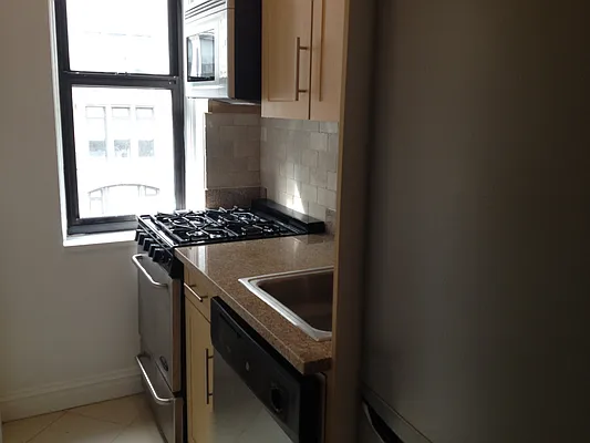 Rented by Stonehenge NYC LLC | media 22