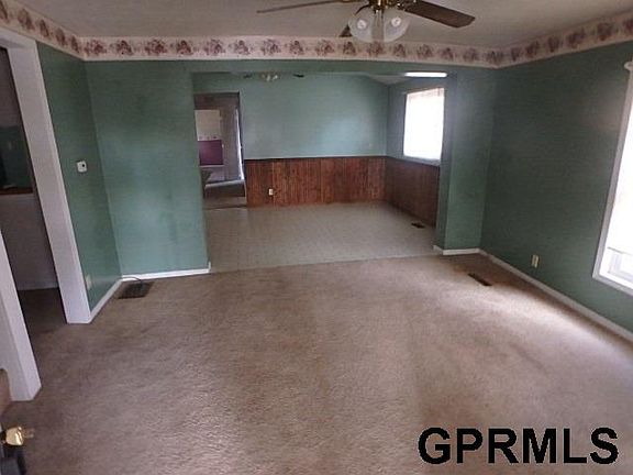 2nd image of 124 W 1st St