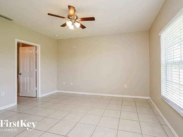 1131 Ermine St E — Photo 8
