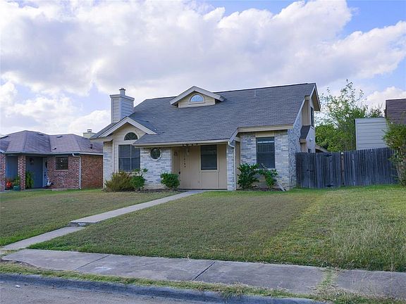 3rd image of 1619 Hunterwood Dr