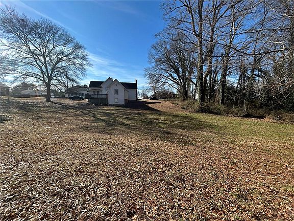 3rd image of 216 Hardee St