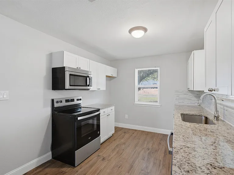 313 N Church St — Photo 18