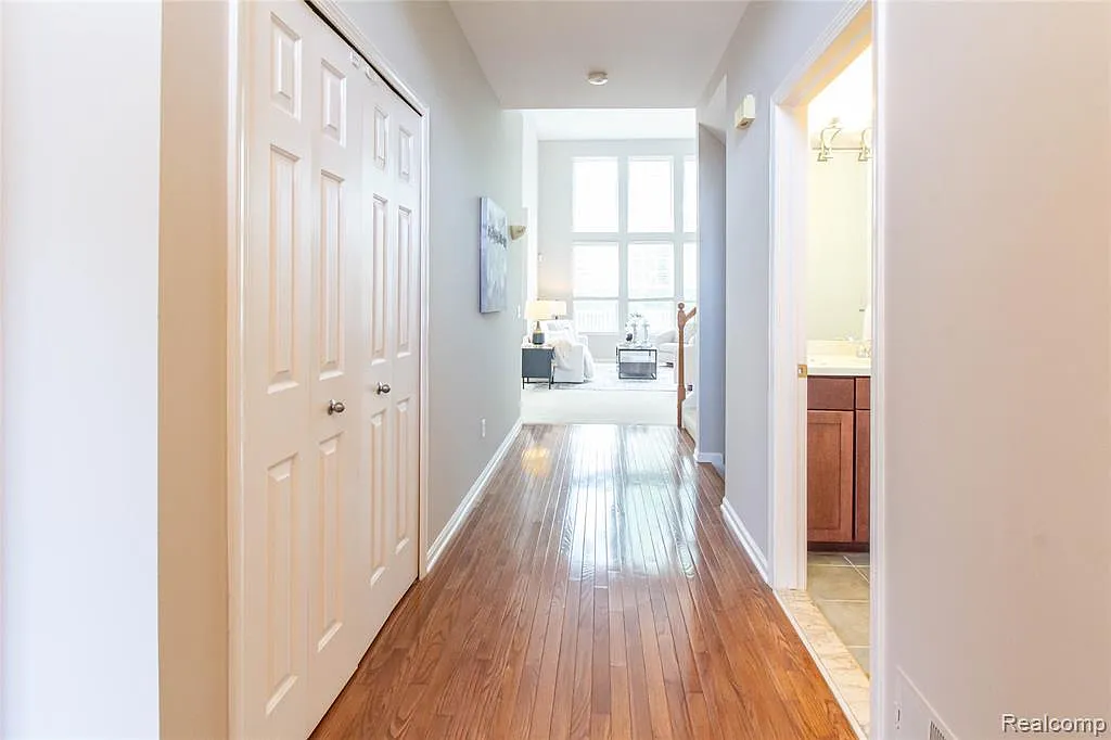 3 bed, 4.0 bath, 2248 sqft, $3,300 — Photo 2
