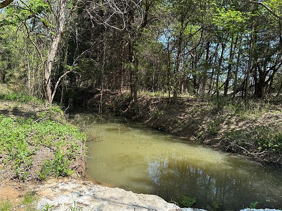 3rd image of 261 Catholic Cemetery Rd