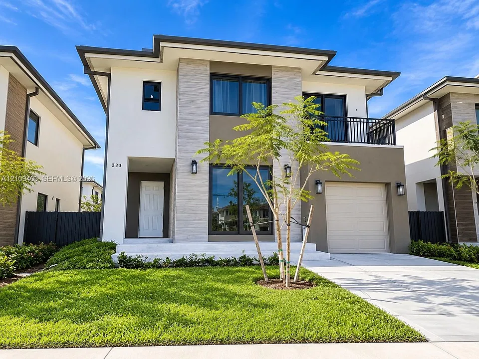233 NW 12th Ct