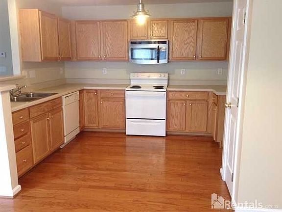 4th image of 152 Barrington Dr
