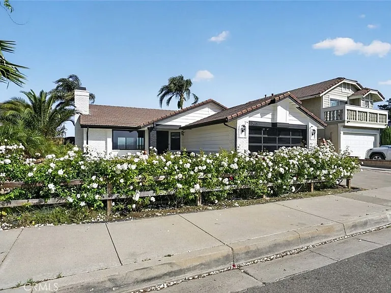 28131 Florence Ln — Photo 2