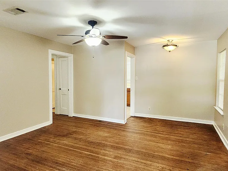 222 Winding Way St — Photo 2