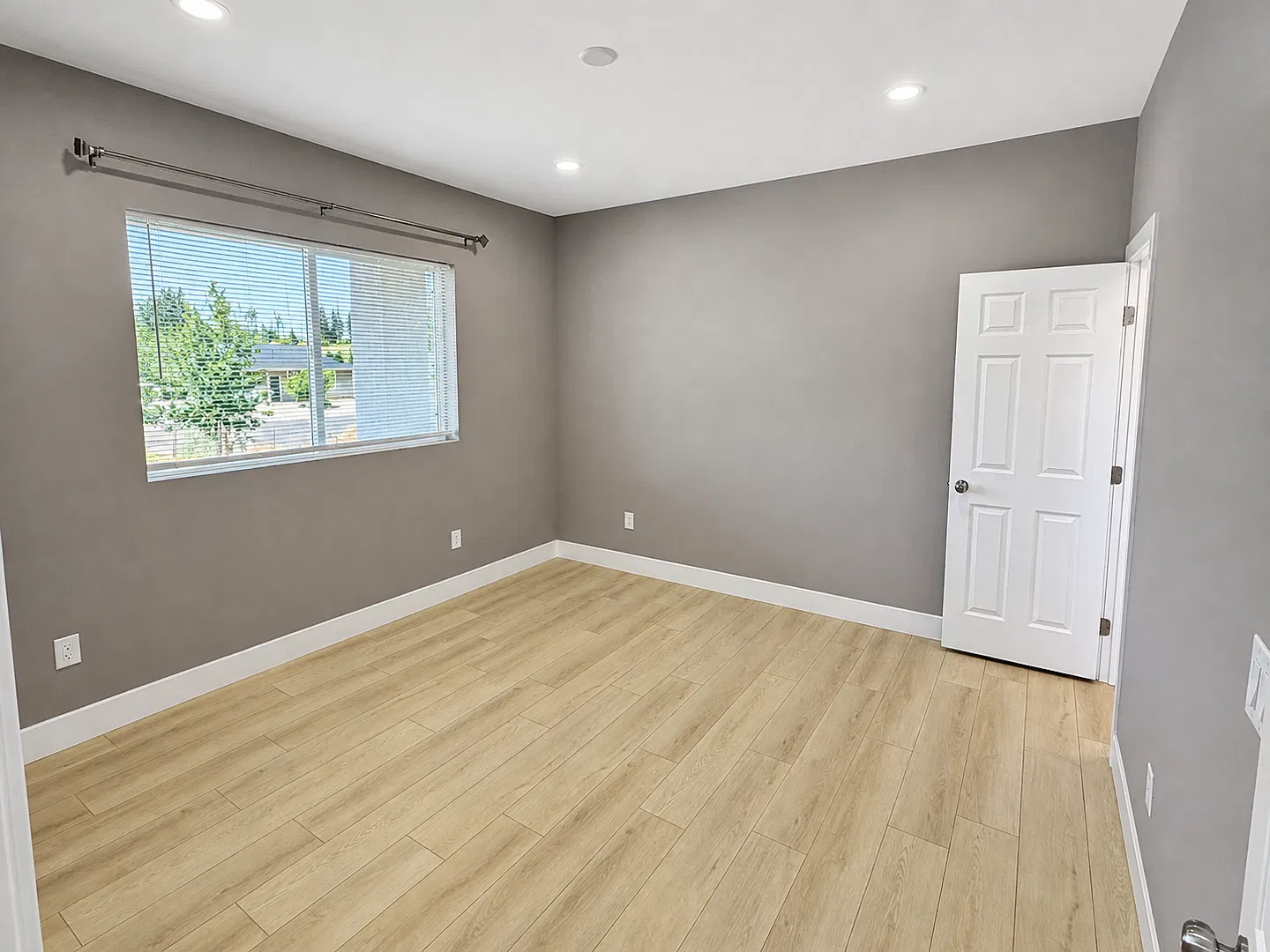 High-End 3BD/2BA | Waterfall Stone Island | Walk-In Closets | Designer Upgrades — Photo 3