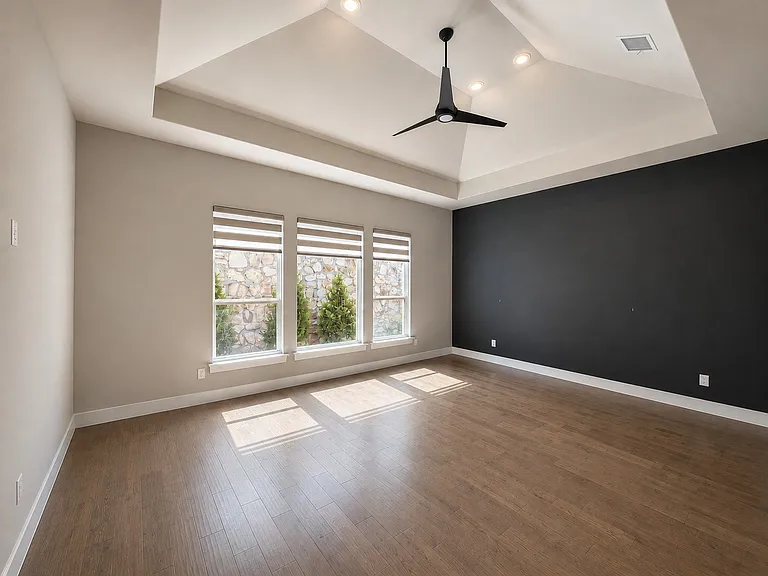 350 Pearland Dr — Photo 14