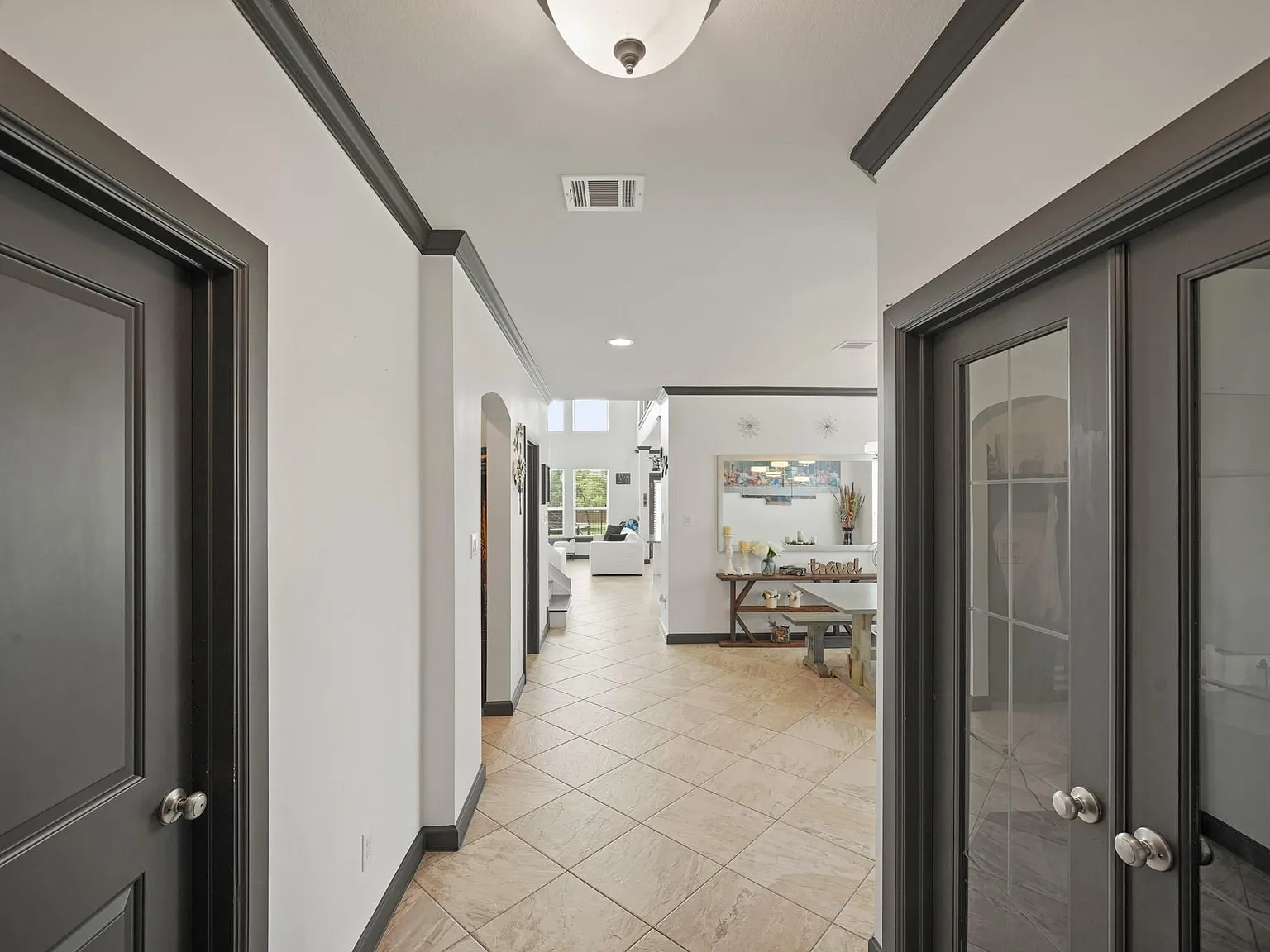 4 bed, 3.5 bath, 2764 sqft, $2,900 — Photo 2