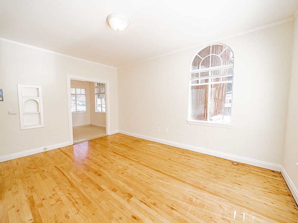 1st image of 2867 Macarthur Blvd #1