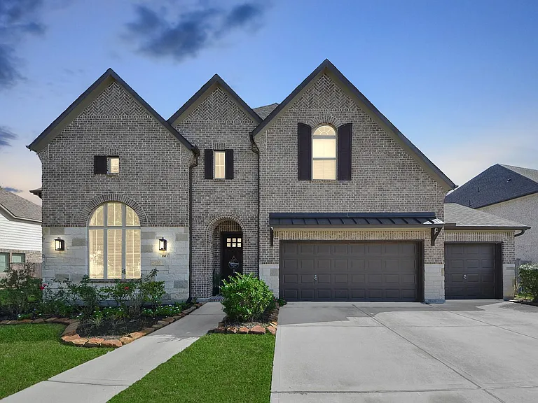 1911 Sapphire Pines Ln — Photo 2
