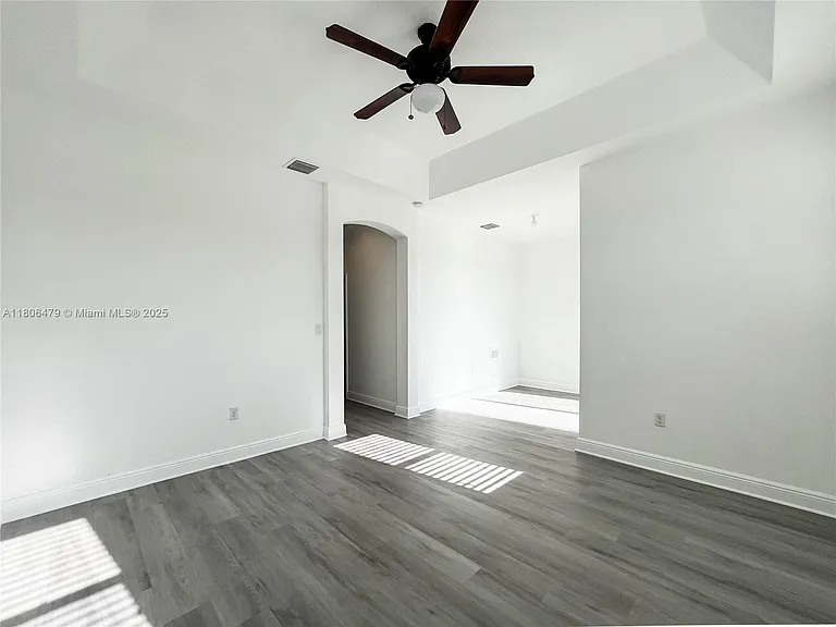 639 NE 33rd Ter — Photo 26