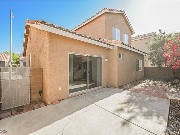 4th image of 886 Park Walk Ave