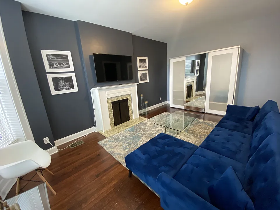 913 W Belden Ave #1
