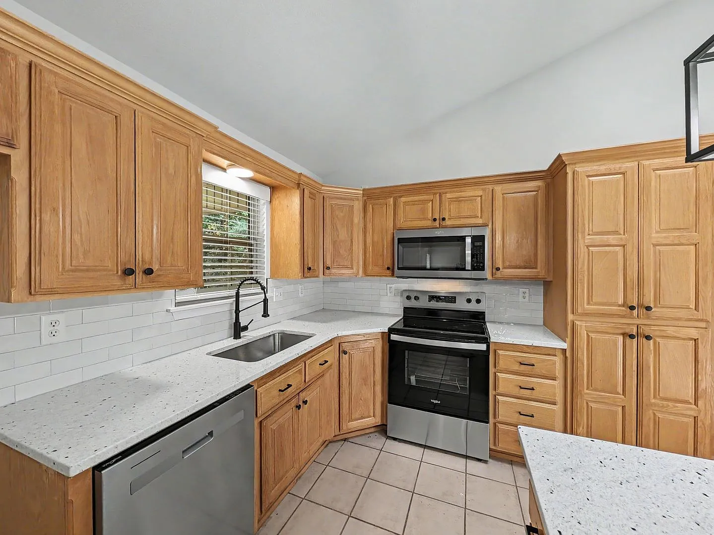 Updated 3BR Bella Vista Gem Near Metfield & Trails Bentonville Schools! — Photo 4