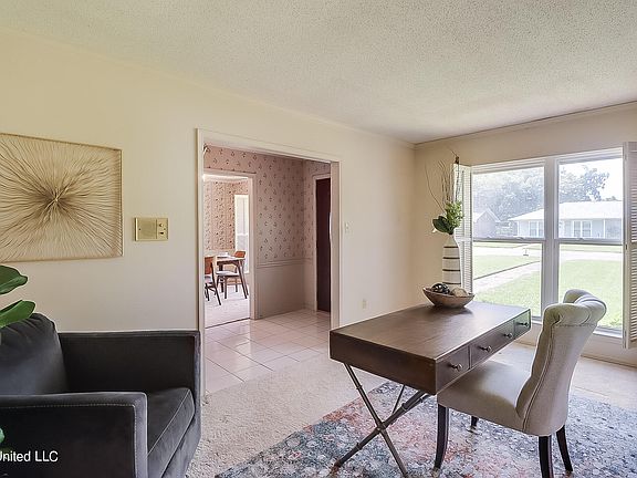 4th image of 12518 Crestwood Dr