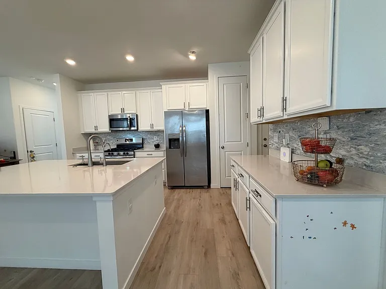 9009 Redfield Ln — Photo 3