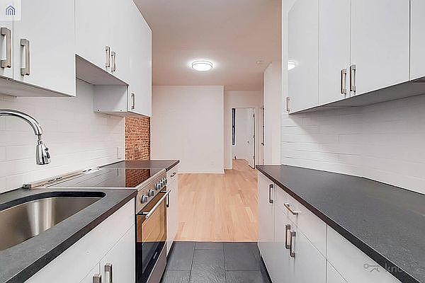 1st image of 590 Amsterdam Ave #1R