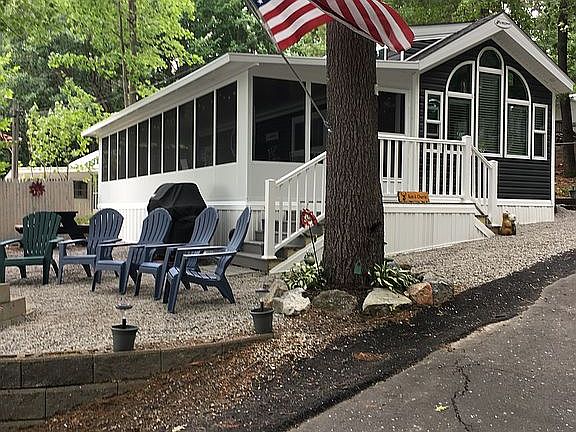 Full view of park model 