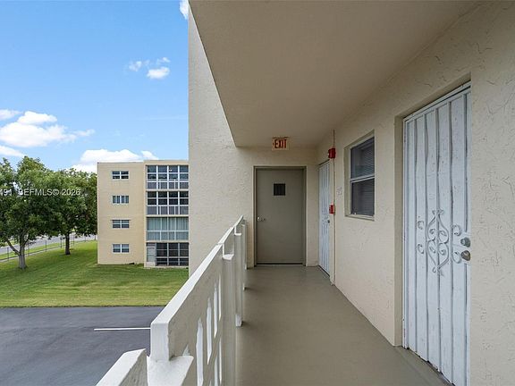 4th image of 1024 SE 3rd Ave APT 301
