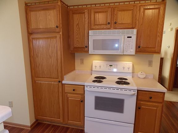 4th image of N24W24033 Brandon Oaks Dr