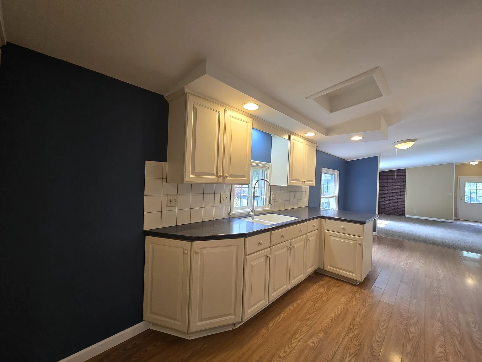 3 bed, 1352 sqft, $2,250 — Photo 4