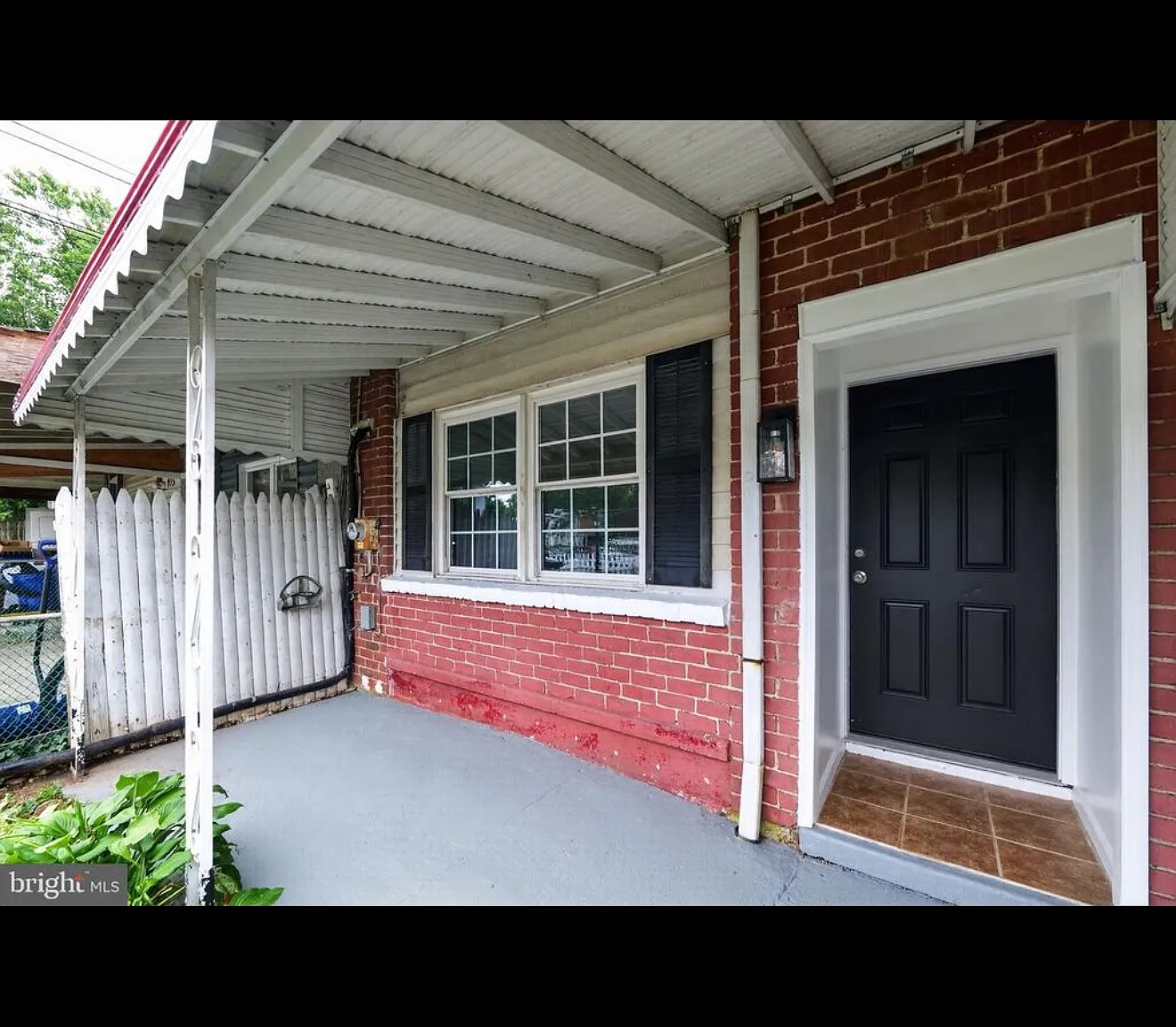 3 bed, 1024 sqft, $1,900 — Photo 2