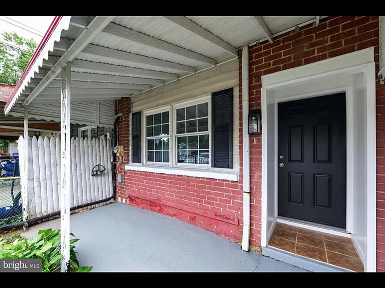 911 Imperial Ct — Photo 2