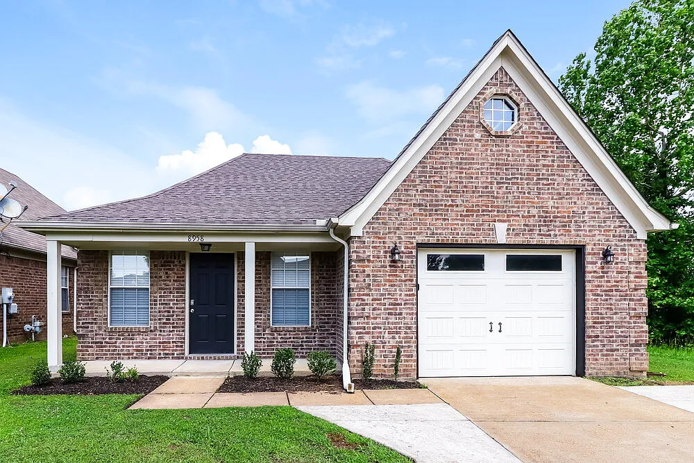 3 bed, 2.0 bath, 1304 sqft, $1,730 — Photo 1