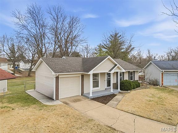 3rd image of 11950 Meadow Grove Ct